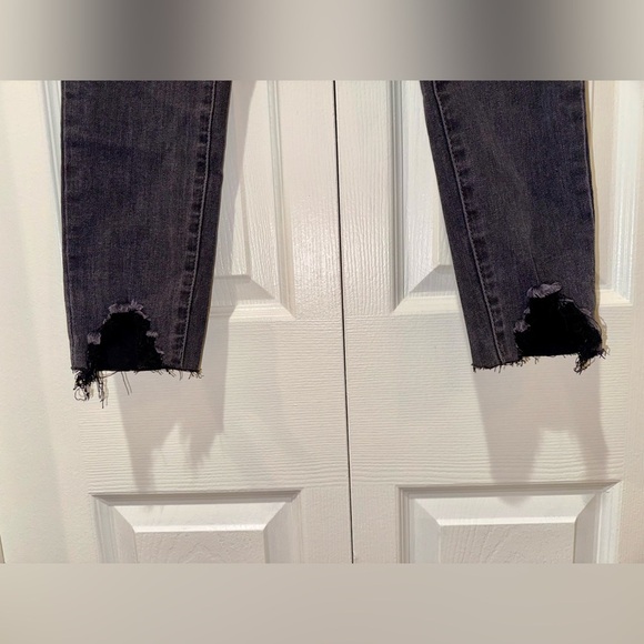 Urban Revivo Jeans Sz 4 High Rise Skinny Black Fade Ripped Raw Hem Stretch - Picture 2 of 10